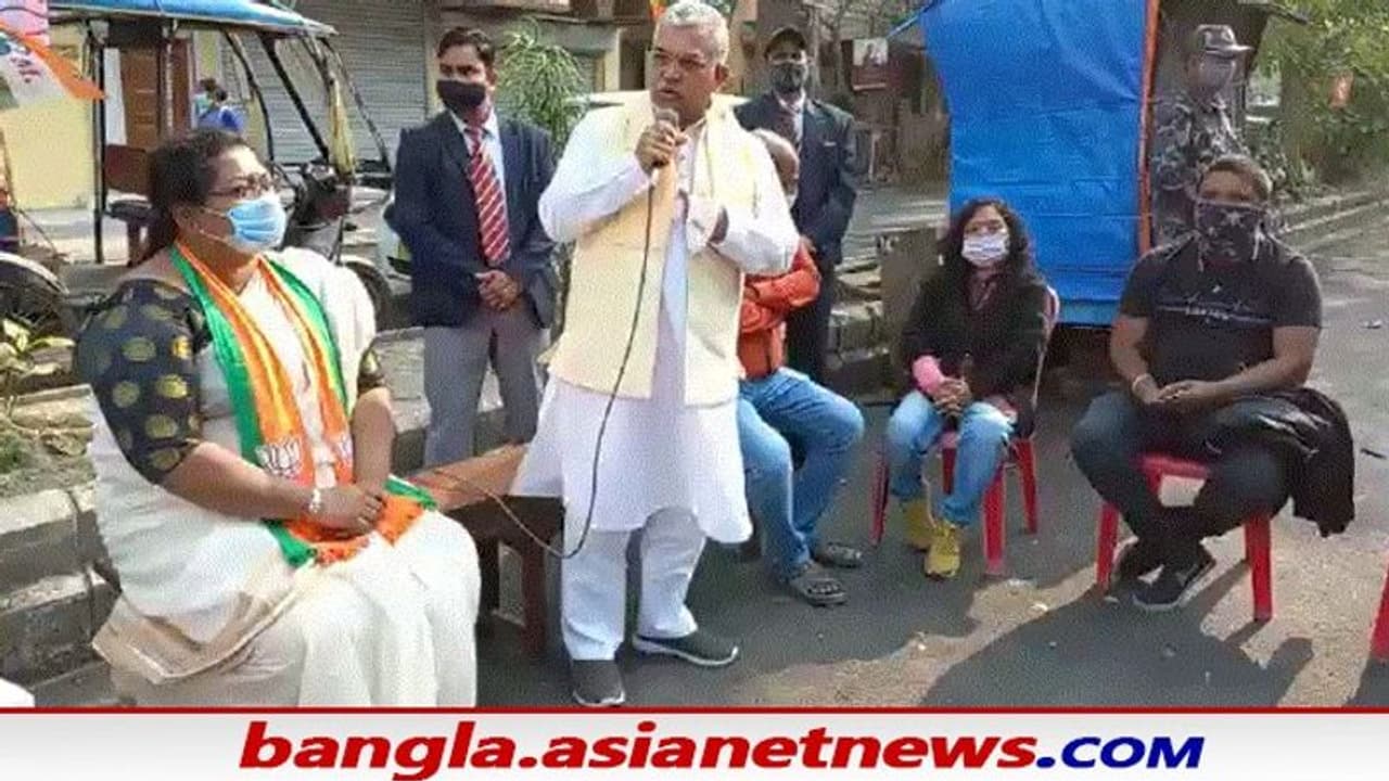 'স্বাস্থ্য দফতরই তো অসুস্থ, বাকিদের কী করে ঠিক করবে', পুরভোটের প্রচারে এসে বিস্ফোরক দিলীপ 'স্বাস্থ্য দফতরই তো অসুস্থ, বাকিদের কী করে ঠিক করবে', পুরভোটের প্রচারে এসে বিস্ফোরক দিলীপ