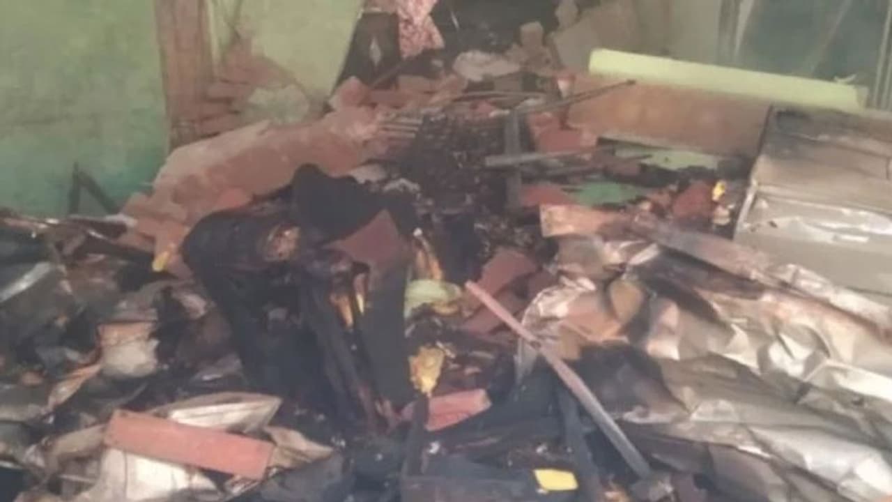 शामली में पटाखा फैक्टरी में बड़ा हादसा, कई मजदूरों की मौत शामली में पटाखा फैक्टरी में बड़ा हादसा, कई मजदूरों की मौत