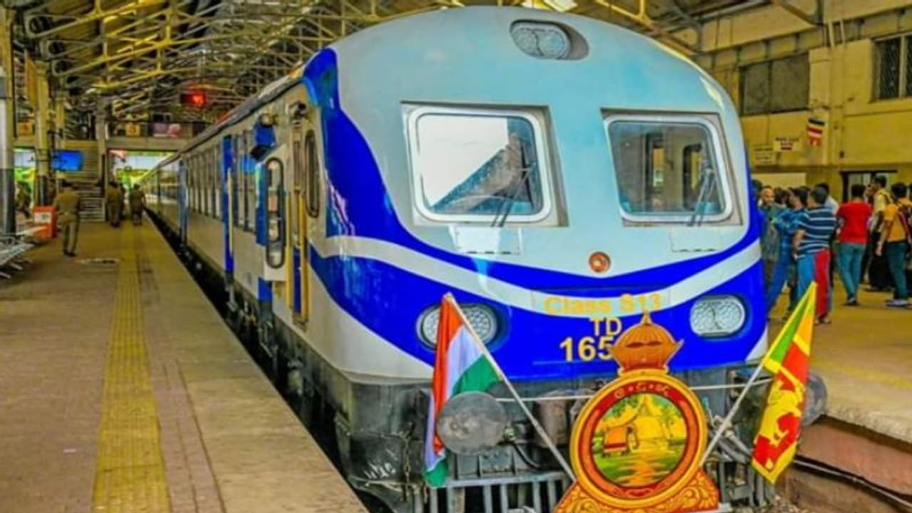 സഹകരണത്തില്‍ നിര്‍ണായകം; ഇന്ത്യയില്‍ നിന്ന് സംഭരിച്ച ഡീസല്‍ യൂണിറ്റുകളുമായി ശ്രീലങ്കയില്‍ ട്രെയിന്‍ സര്‍വ്വീസ്