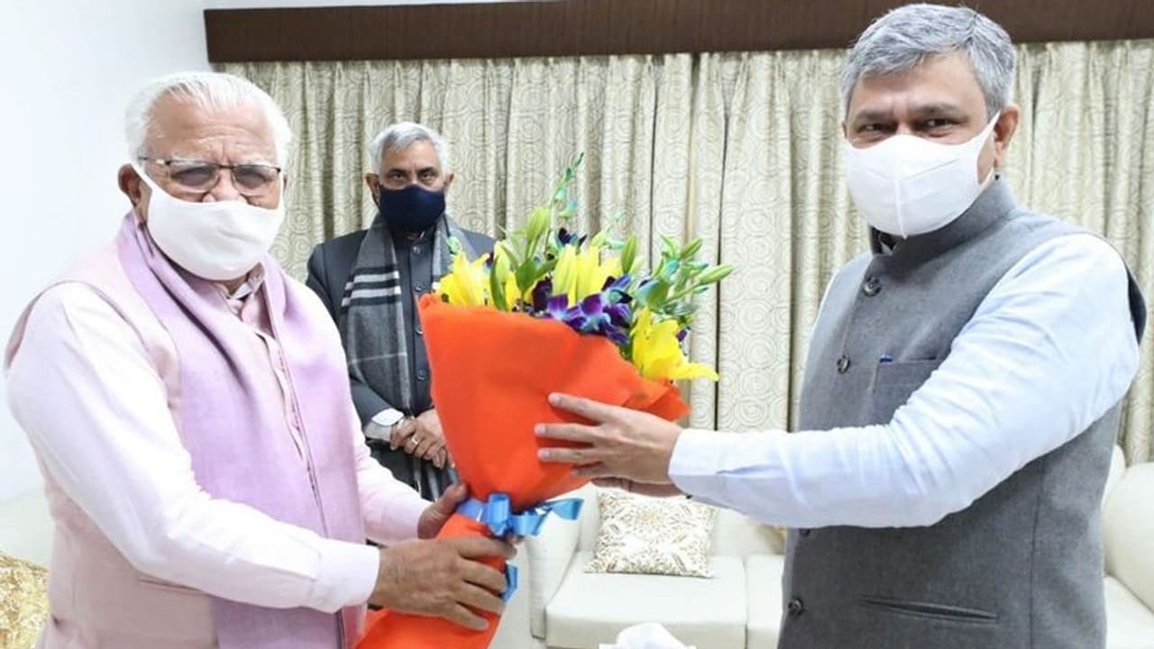 रेल मंत्री अश्वनी वैष्णव और मंत्री भूपेंद्र यादव से CM मनोहर लाल खट्टर की मुलाकात, विकास को लेकर रखी ये मांग रेल मंत्री अश्वनी वैष्णव और मंत्री भूपेंद्र यादव से CM मनोहर लाल खट्टर की मुलाकात, विकास को लेकर रखी ये मांग