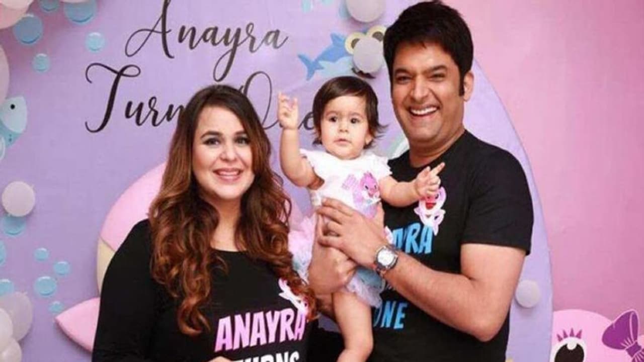 डेढ साल में दो बच्चे पैदा करने पर Kapil Sharma की बीवी ने की पिटाई, वीडियो देख फैंस करने लगे फनी कमेंट डेढ साल में दो बच्चे पैदा करने पर Kapil Sharma की बीवी ने की पिटाई, वीडियो देख फैंस करने लगे फनी कमेंट