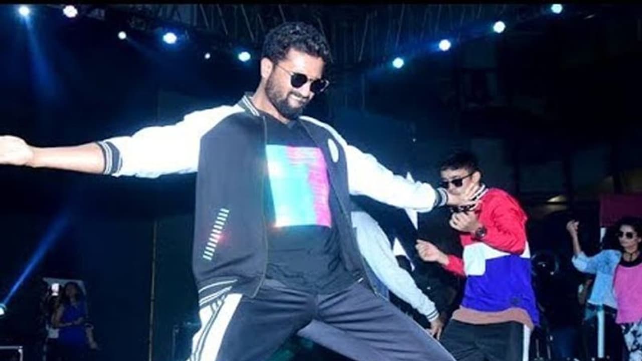 Vicky Kaushal ने Rowdy Baby पर किया डांस, फैंस मजे लेकर बोले कैटरीना से शादी करने का बाद ऐसे ही आदमी झूमता है