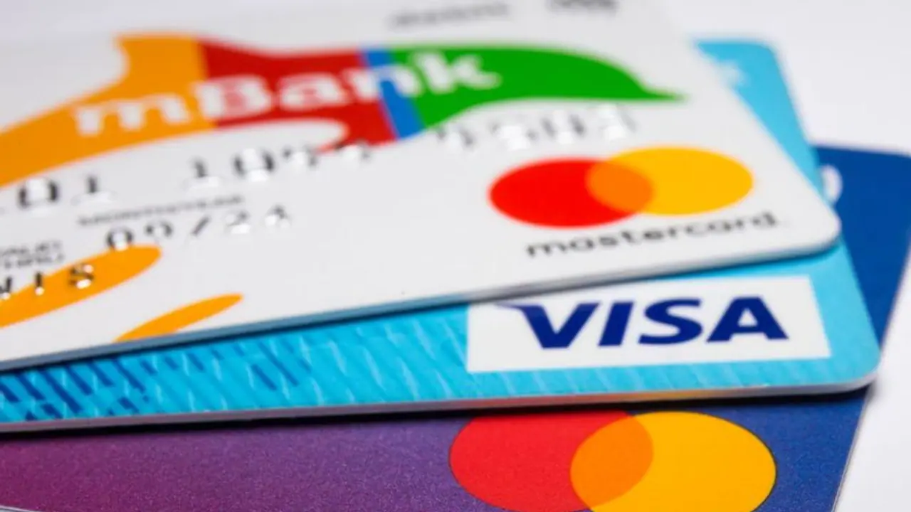 Credit Card:ಆಫರ್ ಗೆ ಮರುಳಾಗಿ ಕ್ರೆಡಿಟ್ ಕಾರ್ಡ್ ಕೊಳ್ಳಬೇಡಿ; ಈ 5 ವಿಷಯಗಳನ್ನು ಮರೆಯದೆ ವಿಚಾರಿಸಿ