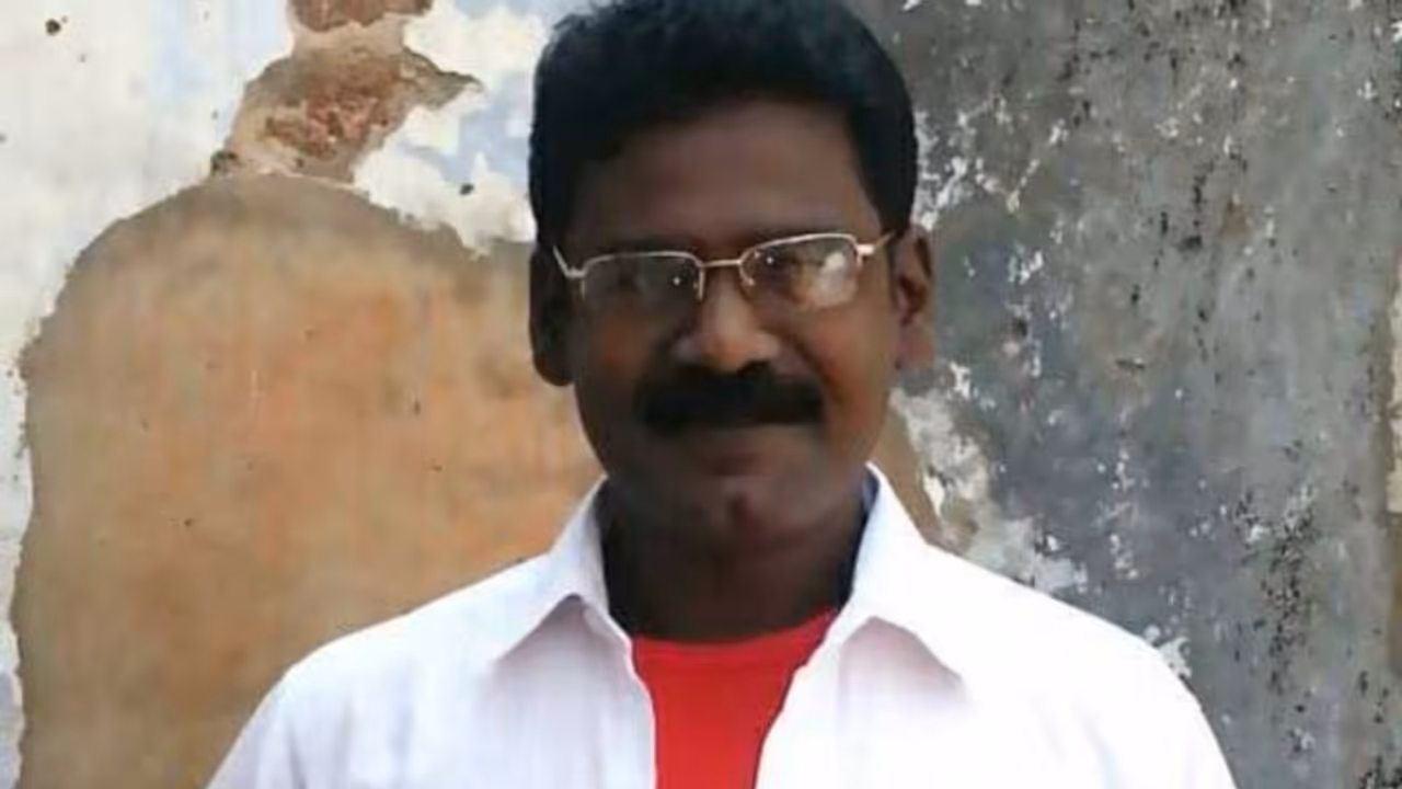 കിർമാണി മനോജിന് ജയിൽ മാറ്റം, വിയ്യൂരിൽ നിന്ന് കണ്ണൂർ സെൻട്രൽ ജയിലിലേക്ക് മാറ്റും കിർമാണി മനോജിന് ജയിൽ മാറ്റം, വിയ്യൂരിൽ നിന്ന് കണ്ണൂർ സെൻട്രൽ ജയിലിലേക്ക് മാറ്റും