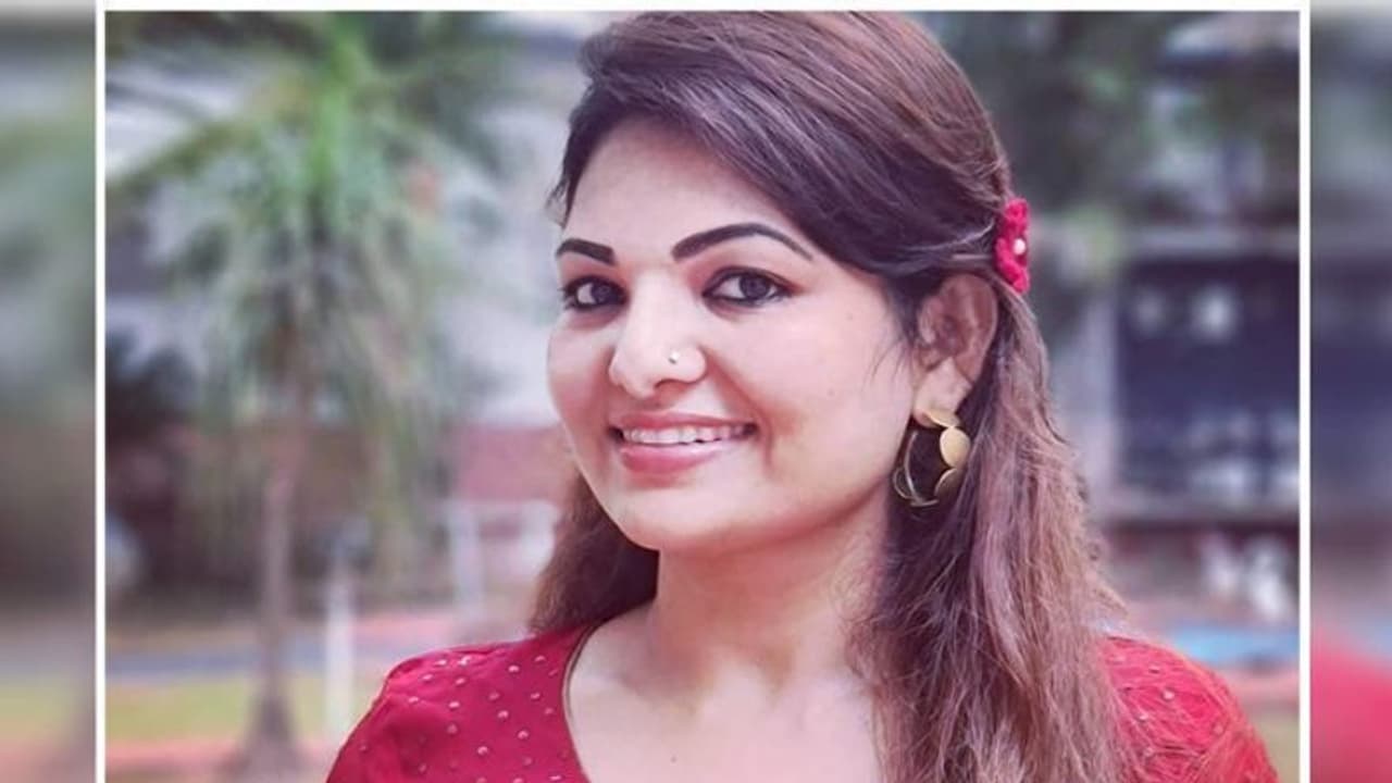 'പുരുഷന്മാർക്ക് മാത്രം ബീഫ്, എനിക്കില്ല, ബീഫ് കഴിച്ചാൽ എനിക്കും ഇറങ്ങും';സെറ്റിലെ വിവേചനം പറഞ്ഞ് സാന്ദ്ര തോമസ്