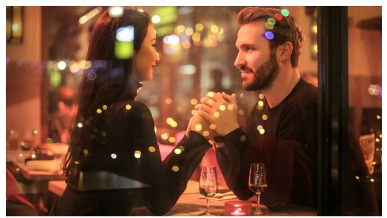 உங்கள் காதலனுடன் டேட்டிங் பண்ணும்போது இத கவனித்துள்ளீர்களா? இனிமே உஷாரா இருங்க! உங்கள் காதலனுடன் டேட்டிங் பண்ணும்போது இத கவனித்துள்ளீர்களா? இனிமே உஷாரா இருங்க!