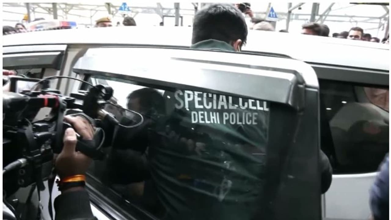 ജെഎന്യു ക്യാമ്പസിലെ ബലാത്സംഗ ശ്രമം; ഒരാള് പിടിയില് ജെഎന്യു ക്യാമ്പസിലെ ബലാത്സംഗ ശ്രമം; ഒരാള് പിടിയില്