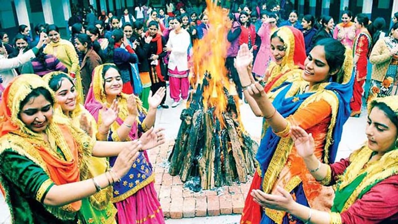 Lohri 2022: लोहड़ी पर खास तौर पर खाई जाती है चावल से बनी ये चीज, जानिए इसका ज्योतिषी और वैज्ञानिक महत्व Lohri 2022: लोहड़ी पर खास तौर पर खाई जाती है चावल से बनी ये चीज, जानिए इसका ज्योतिषी और वैज्ञानिक महत्व