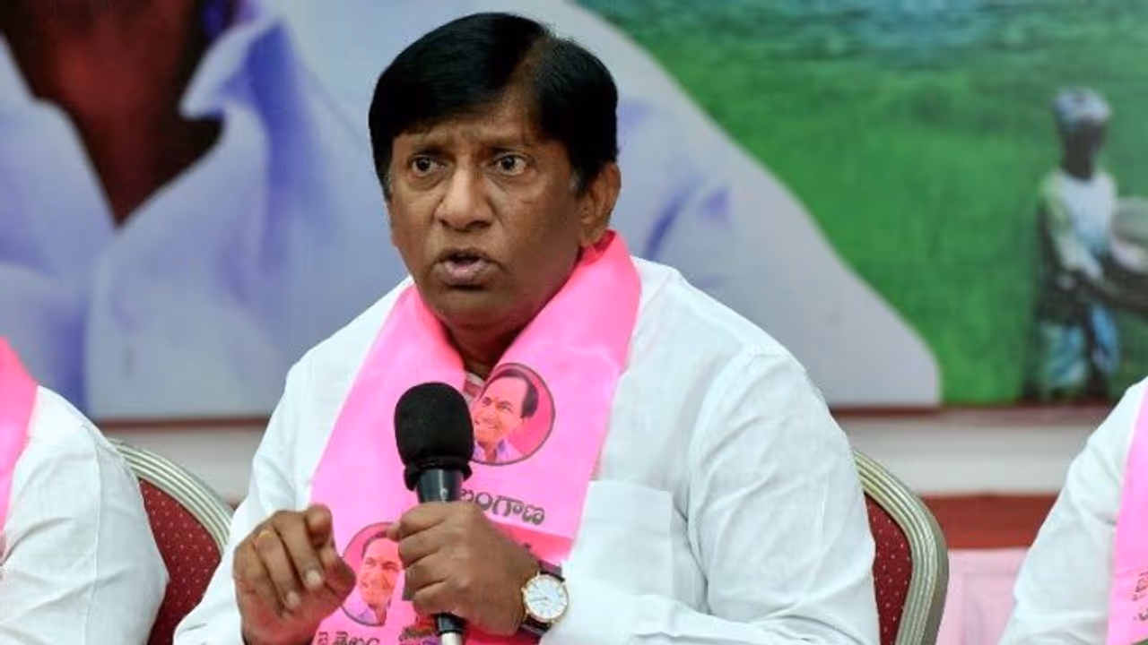 Praja Palana: డబ్బులు ఎలా వేస్తారు? అకౌంట్ నెంబర్లు ఎందుకు తీసుకోవడం లేదు?.. మాజీ ఎంపీ వినోద్ ఫైర్ Praja Palana: డబ్బులు ఎలా వేస్తారు? అకౌంట్ నెంబర్లు ఎందుకు తీసుకోవడం లేదు?.. మాజీ ఎంపీ వినోద్ ఫైర్