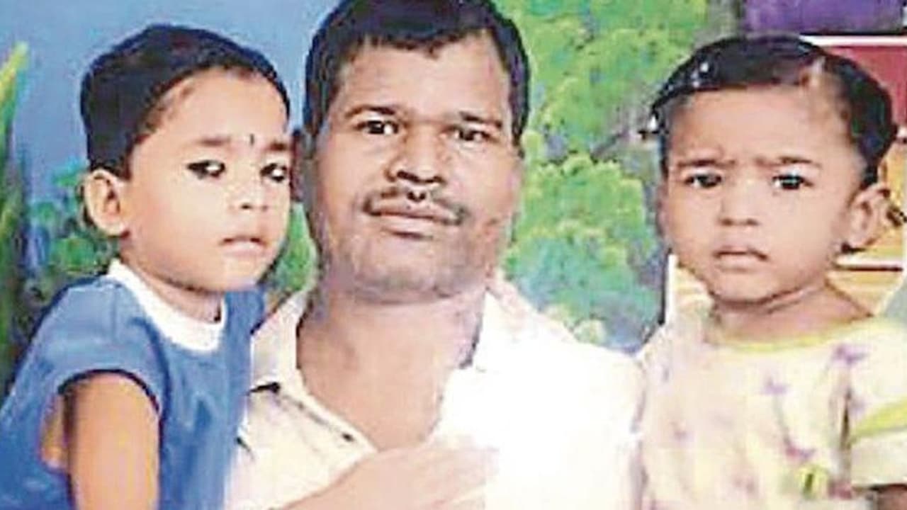 తల్లి పిచ్చిది.. తండ్రి మిస్సింగ్.. ఆకలితో ముగ్గురు చిన్నారులు మృతి తల్లి పిచ్చిది.. తండ్రి మిస్సింగ్.. ఆకలితో ముగ్గురు చిన్నారులు మృతి