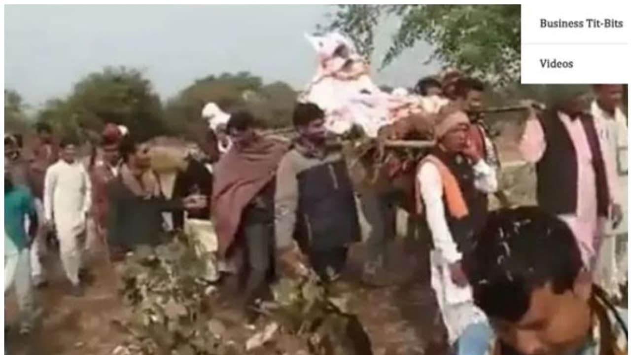 Monkey's Funeral : കുരങ്ങന്റെ സംസ്‌കാര ചടങ്ങില്‍ മാനദണ്ഡം ലംഘിച്ച് 1500 പേര്‍; രണ്ടുപേര്‍ അറസ്റ്റില്‍