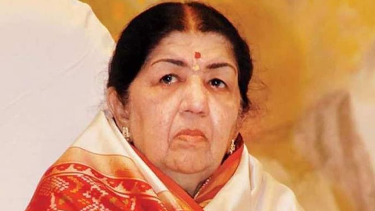 Lata Mangeshkar Health Update: ICU তে ভর্তি লতা মঙ্গেশকর অনেকটাই সুস্থ, মিথ্যা রটনায় জানালেন গায়িকার মুখপাত্র Lata Mangeshkar Health Update: ICU তে ভর্তি লতা মঙ্গেশকর অনেকটাই সুস্থ, মিথ্যা রটনায় জানালেন গায়িকার মুখপাত্র