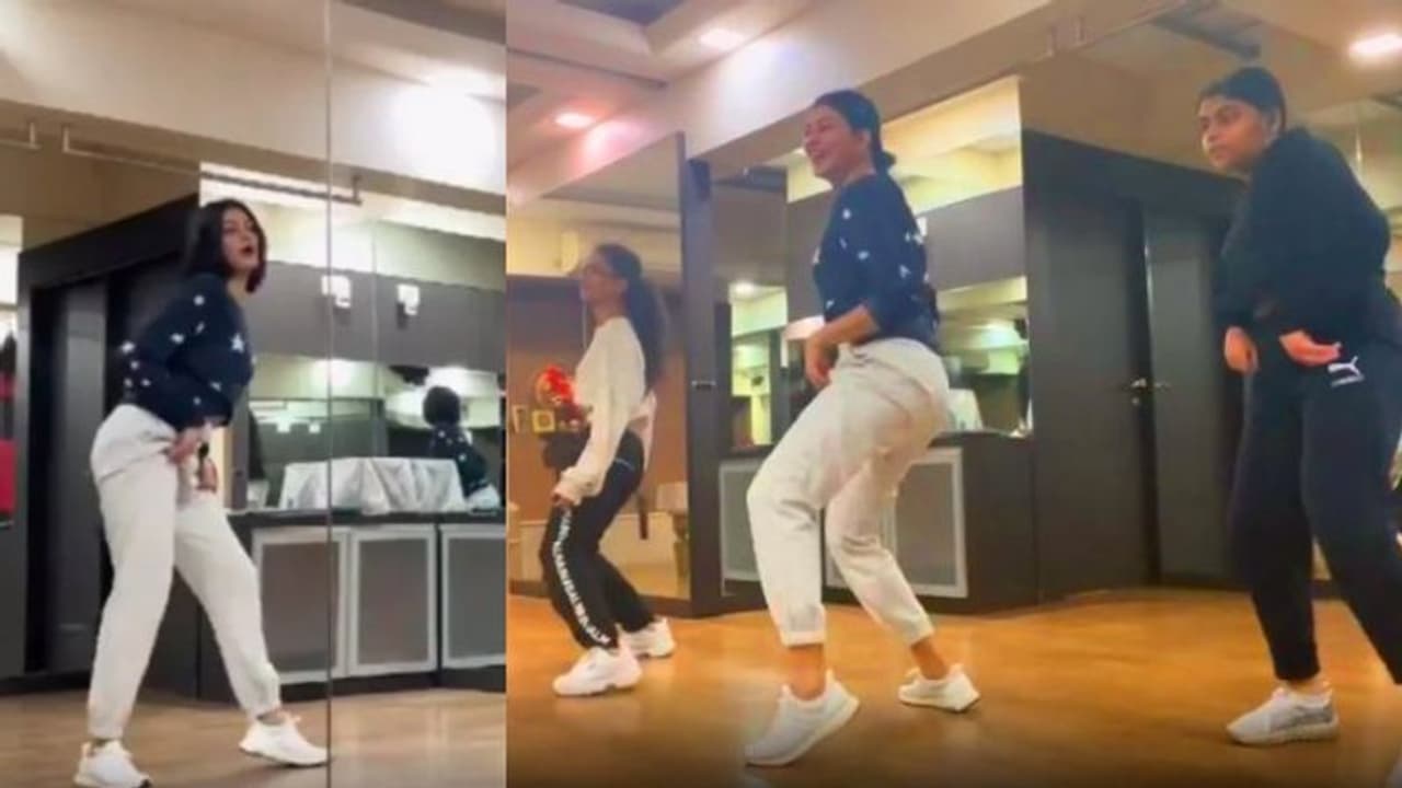 Sushmita Sen: വർക്കൗട്ട് ചെയ്യാൻ തോന്നുന്നില്ലെങ്കിലെന്ത്? പെൺമക്കൾക്കൊപ്പം നൃത്തം ചെയ്ത് സുസ്മിത സെൻ