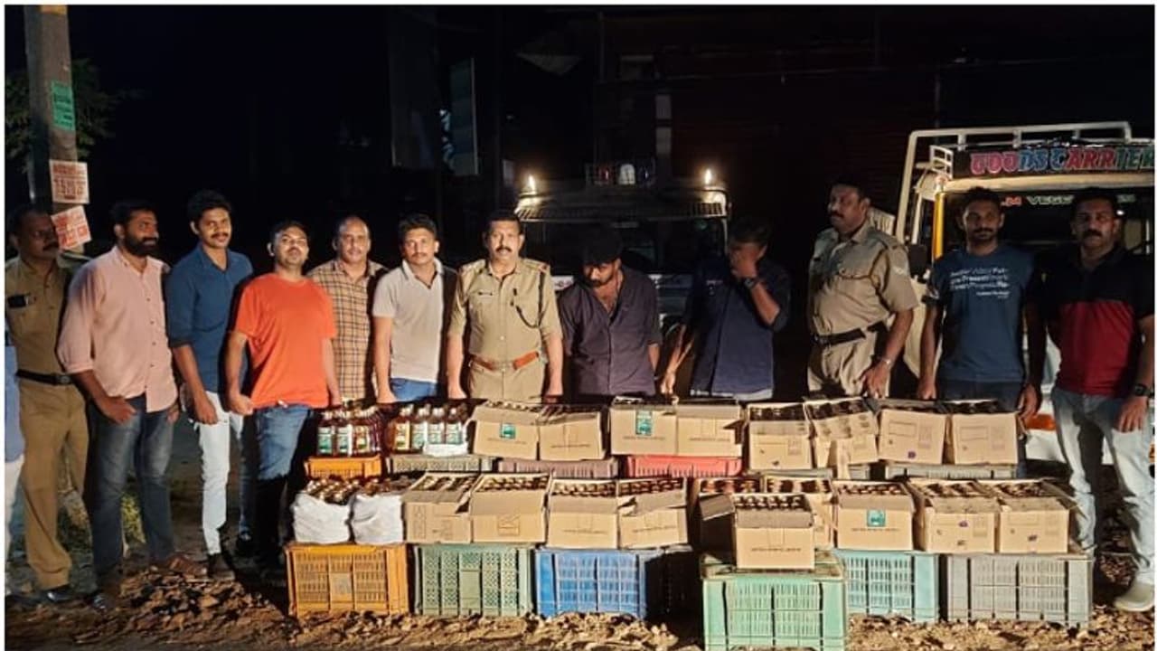 മാഹിയില് നിന്നും മദ്യം കടത്തി; മലപ്പുറത്ത് ബിജെപി നേതാവ് വൻ വിദേശമദ്യ ശേഖരവുമായി അറസ്റ്റിൽ മാഹിയില് നിന്നും മദ്യം കടത്തി; മലപ്പുറത്ത് ബിജെപി നേതാവ് വൻ വിദേശമദ്യ ശേഖരവുമായി അറസ്റ്റിൽ