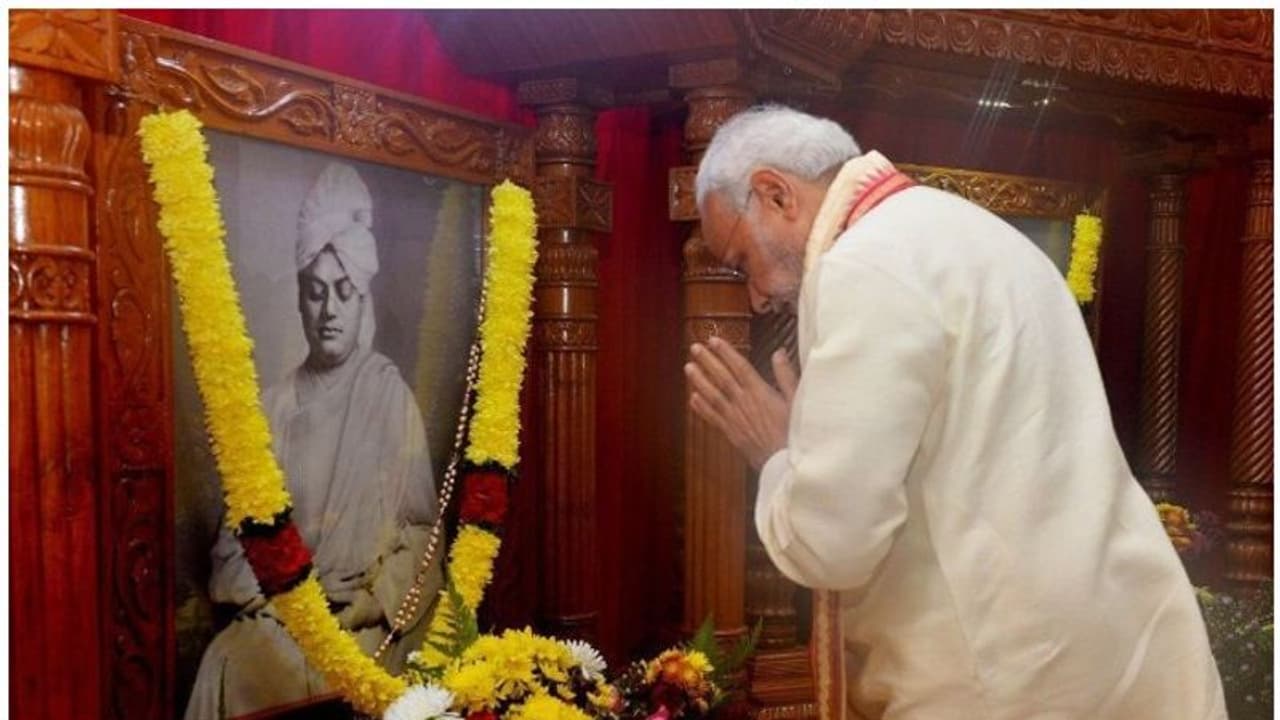 Modi On Vivekananda: নবজীবনের দিশারী ছিলেন স্বামীজি মোদীর ভাষণে বিবেকানন্দ গাঁথা Modi On Vivekananda: নবজীবনের দিশারী ছিলেন স্বামীজি মোদীর ভাষণে বিবেকানন্দ গাঁথা
