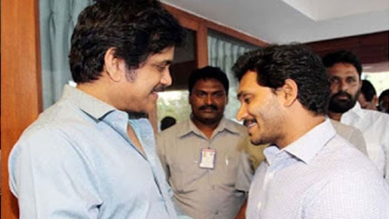 రాజకీయాల్లోకి రాను .. పదిహేనుళ్లుగా ఇదే ప్రచారం: బెజవాడ నుంచి పోటీపై తేల్చేసిన నాగార్జున