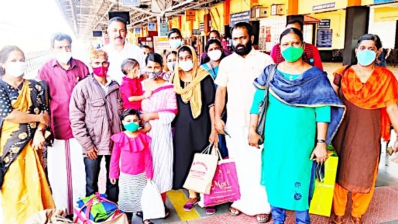 ദില്ലിയിലേക്കുള്ള യാത്രയില് അബദ്ധത്തില് ആലപ്പുഴയിലെത്തി; 1 വര്ഷത്തിന് ശേഷം ജന്മനാട്ടിലേക്ക് മടക്കം ദില്ലിയിലേക്കുള്ള യാത്രയില് അബദ്ധത്തില് ആലപ്പുഴയിലെത്തി; 1 വര്ഷത്തിന് ശേഷം ജന്മനാട്ടിലേക്ക് മടക്കം