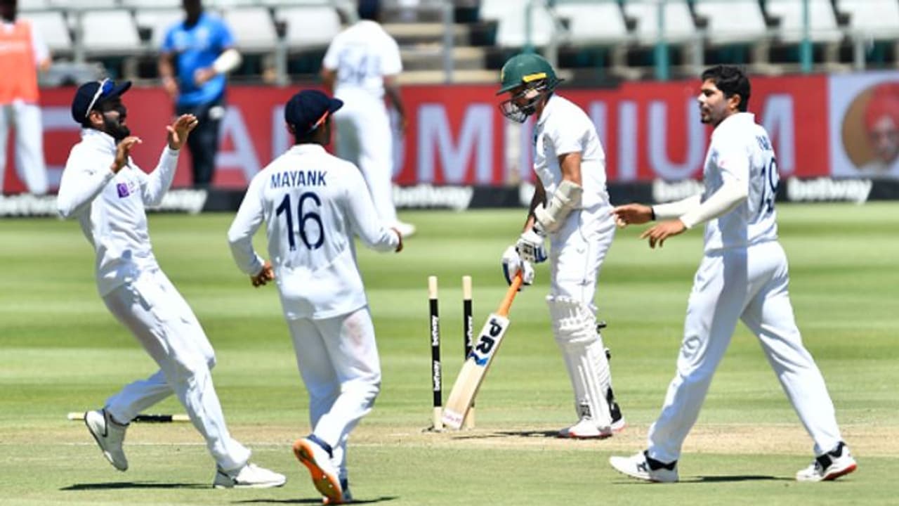 India vs South Africa 3rd Test Match Day 2: भारतीय गेंदबाजों के नाम रहा दूसरा सत्र, 76 रन देकर लिए 4 झटके India vs South Africa 3rd Test Match Day 2: भारतीय गेंदबाजों के नाम रहा दूसरा सत्र, 76 रन देकर लिए 4 झटके