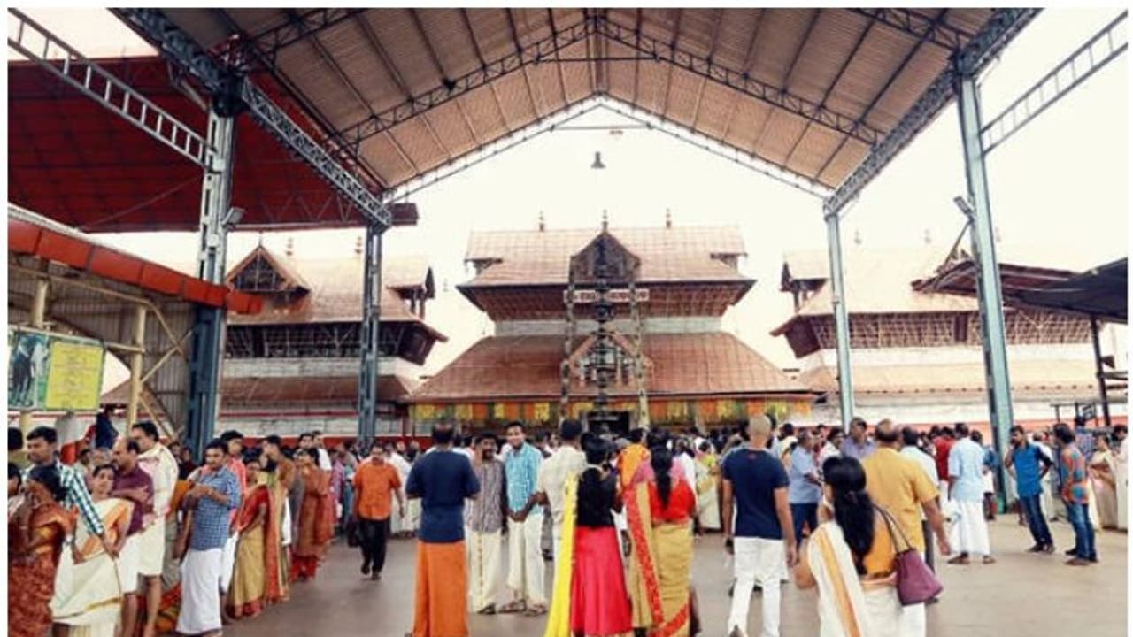 Guruvayur Temple​ : ഗുരുവായൂരിൽ കൂടുതൽ നിയന്ത്രണം; വെർച്വൽ ക്യൂ വഴി മാത്രം ദർശനം, ചോറൂണ് വഴിപാട് നിർത്തി