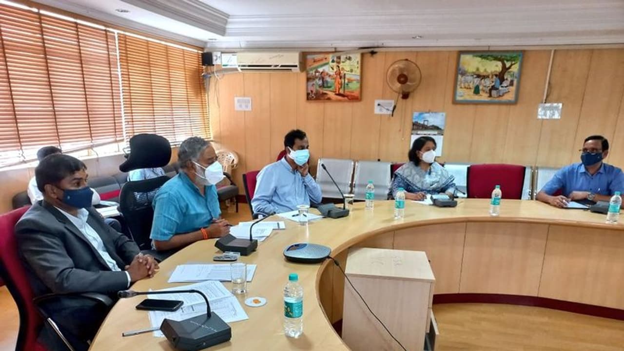 School Holiday ಶಾಲೆ ಬಂದ್ ಬಗ್ಗೆ ಸಭೆ, ಜಿಲ್ಲಾಧಿಕಾರಿಗಳಿಗೆ ಮಹತ್ವದ ಸೂಚನೆ ಕೊಟ್ಟ ಶಿಕ್ಷಣ ಸಚಿವ