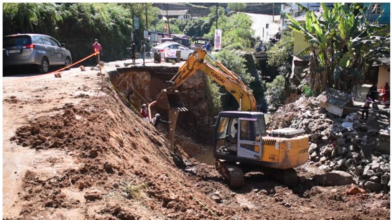 15 ലക്ഷത്തിന്റെ സംരക്ഷണ ഭിത്തി രണ്ട് മാസം കൊണ്ട് നിലംപൊത്തി; വീണ്ടും 25 ലക്ഷം അനുവദിച്ച് സർക്കാർ