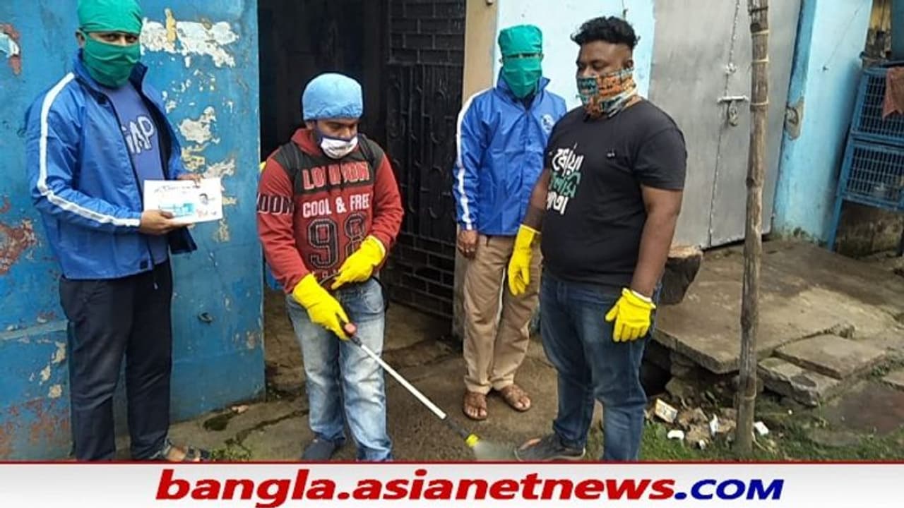 Municipal Elcetion: ঝাঁট দিয়ে নালা পরিষ্কার থেকে ব্লিচিং ছড়ানো, পুরভোটের অভিনব প্রচার চন্দননগরে