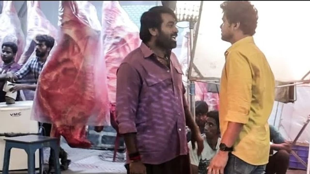 Master unseen video : என்ன ஸ்மைல் யா!! மாஸ்டர் சண்டை காட்சிக்கு பின்னால் இது தான் நடந்ததா?..