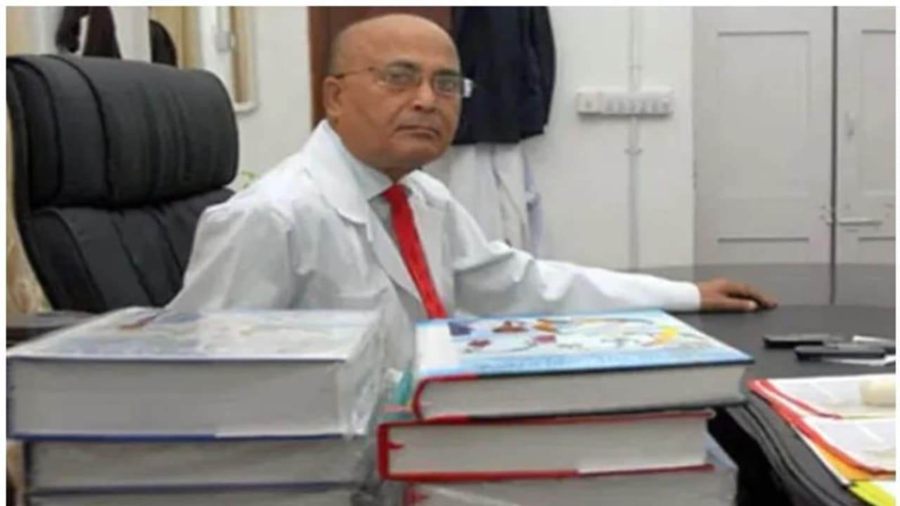 25 വർഷം മുമ്പ് പന്നിയുടെ ഹൃദയം മനുഷ്യനിൽ തുന്നിച്ചേർത്ത ഡോക്ടർ ഇവിടെയുണ്ട് 25 വർഷം മുമ്പ് പന്നിയുടെ ഹൃദയം മനുഷ്യനിൽ തുന്നിച്ചേർത്ത ഡോക്ടർ ഇവിടെയുണ്ട്