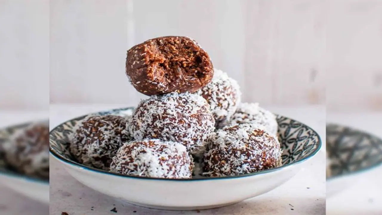 makar sankranti 2022: तिल गुड़ के लड्डू में इस बार दें चॉकलेट का ट्विस्ट, हजारों रुपये की मिठाई हो जाएगी फेल