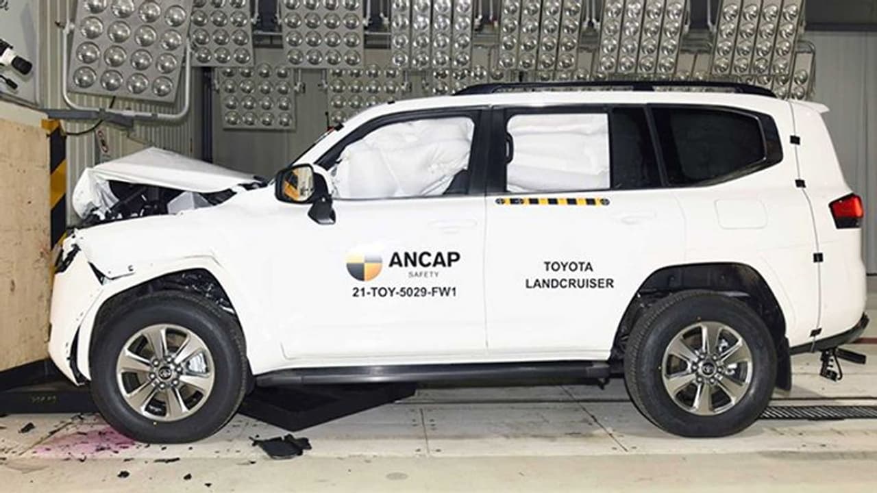 Toyota Land Cruiser में भीषण एक्सीडेंट के बाद भी नहीं होगा बालबांका, ANCAP क्रैश टेस्ट का देखें वीडियो Toyota Land Cruiser में भीषण एक्सीडेंट के बाद भी नहीं होगा बालबांका, ANCAP क्रैश टेस्ट का देखें वीडियो