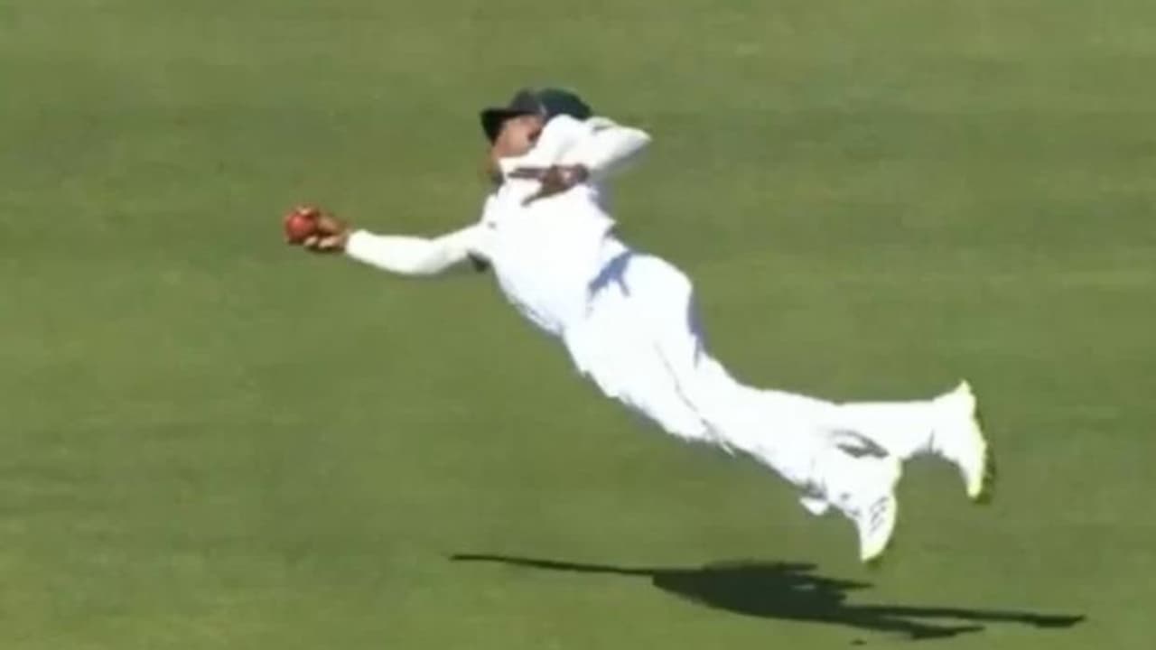 SA vs IND: അവിശ്വസനീയം! പൂജാരയുടെ ക്യാച്ച് പറന്നെടുത്ത് 'മിന്നല് പീറ്റേഴ്സണ്'; വൈറല് വീഡിയോ കാണാം SA vs IND: അവിശ്വസനീയം! പൂജാരയുടെ ക്യാച്ച് പറന്നെടുത്ത് 'മിന്നല് പീറ്റേഴ്സണ്'; വൈറല് വീഡിയോ കാണാം