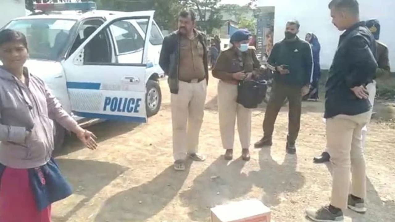 नवजात का शव जबड़े में दबाए घूम रहा था खतरनाक कुत्ता, सड़क पर टपकता रहा खून..यह भयावह मंजर देख कांप उठे लोग