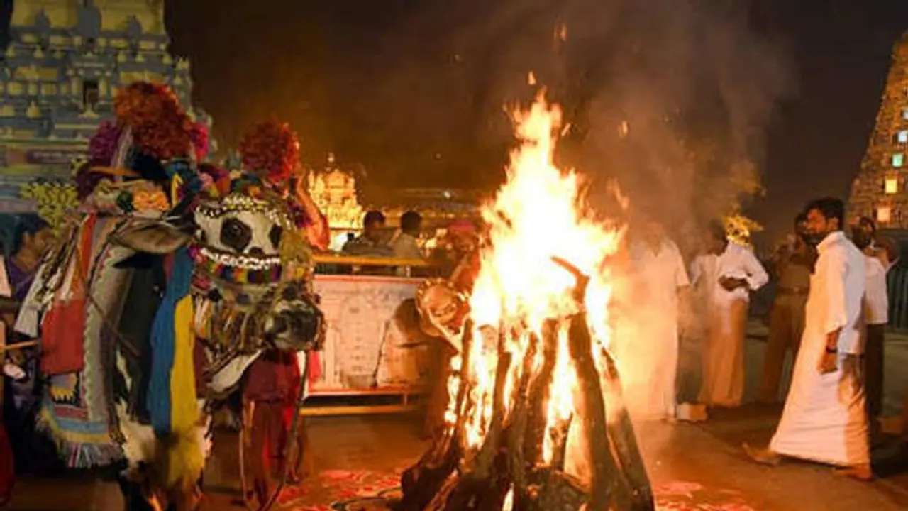 Bhogi pongal 2023: தீமைகள் விலக்கும் போகி பண்டிகை வரலாறு என்ன? இந்திரனை வணங்கும் பின்னணி இதோ! 