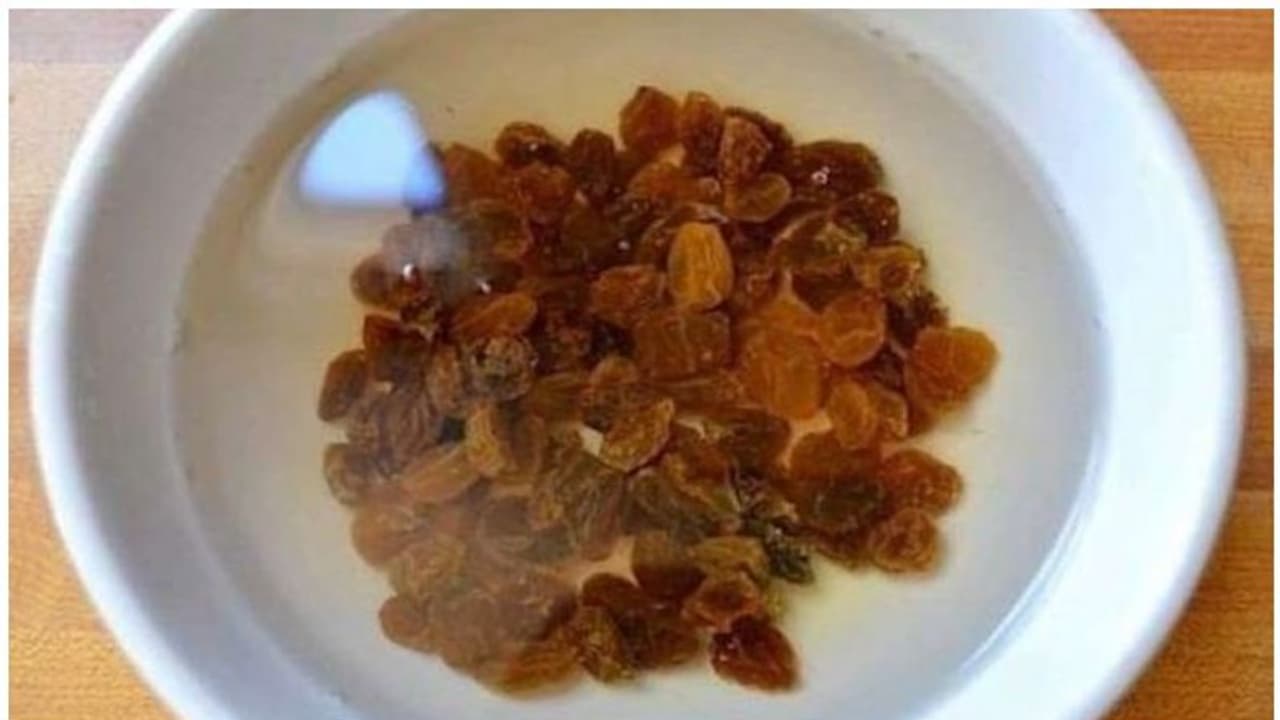 Raisin Water : ഉണക്കമുന്തിരിയിട്ട് തിളപ്പിച്ച വെള്ളം കുടിച്ചാലുള്ള ആരോ​ഗ്യ​ഗുണങ്ങൾ
