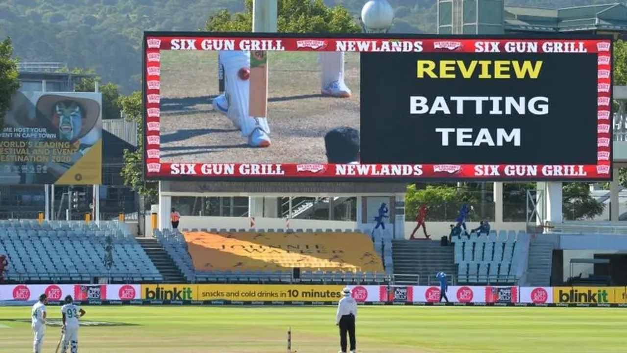 SA vs IND : '11 പേർക്കെതിരെ ഒരു രാജ്യം മുഴുവൻ കളിക്കുന്നു'; വിവാദ ഡിആർഎസില് പ്രതിഷേധിച്ച് ഇന്ത്യൻ താരങ്ങൾ SA vs IND : '11 പേർക്കെതിരെ ഒരു രാജ്യം മുഴുവൻ കളിക്കുന്നു'; വിവാദ ഡിആർഎസില് പ്രതിഷേധിച്ച് ഇന്ത്യൻ താരങ്ങൾ