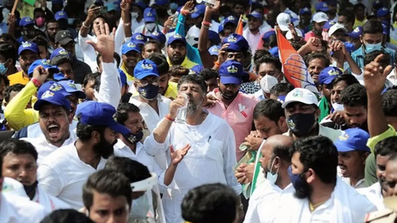 कर्नाटक ने स्वास्थ्य मंत्री ने कहा कांग्रेस के कारण राज्य में बढ़ रहे हैं Covid के केस कर्नाटक ने स्वास्थ्य मंत्री ने कहा कांग्रेस के कारण राज्य में बढ़ रहे हैं Covid के केस