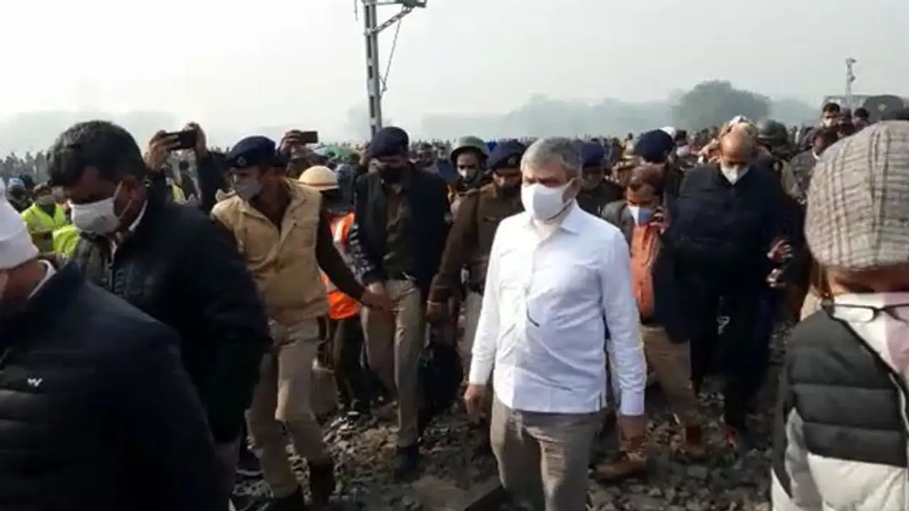 ರೈಲು ದುರಂತ ಸ್ಥಳದಲ್ಲಿ 3 ರಾತ್ರಿ, 2 ಹಗ​ಲು ಬಿಡುವಿಲ್ಲದೆ ಕಳೆದ ರೈಲ್ವೆ ಸಚಿವ ವೈಷ್ಣವ್‌