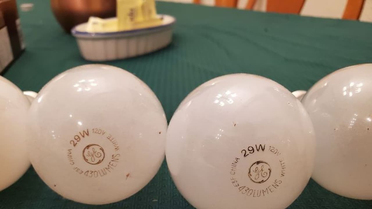 ತುಮಕೂರು: ದಾಖಲೆಯಿಲ್ಲದ ಲಕ್ಷಾಂತರ ರೂ. ಮೌಲ್ಯದ ಎಲ್‌ಇಡಿ ಬಲ್ಬ್‌ ಜಪ್ತಿ