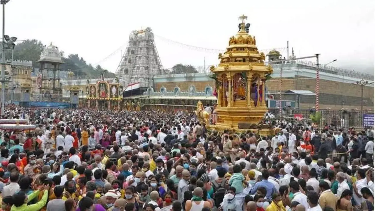 Tirumala Tirupati : திருப்பதியில் திரண்ட பக்தர்கள்..பல மணி நேரம் காத்திருப்பு..‘திடீர்’ போராட்டம்..