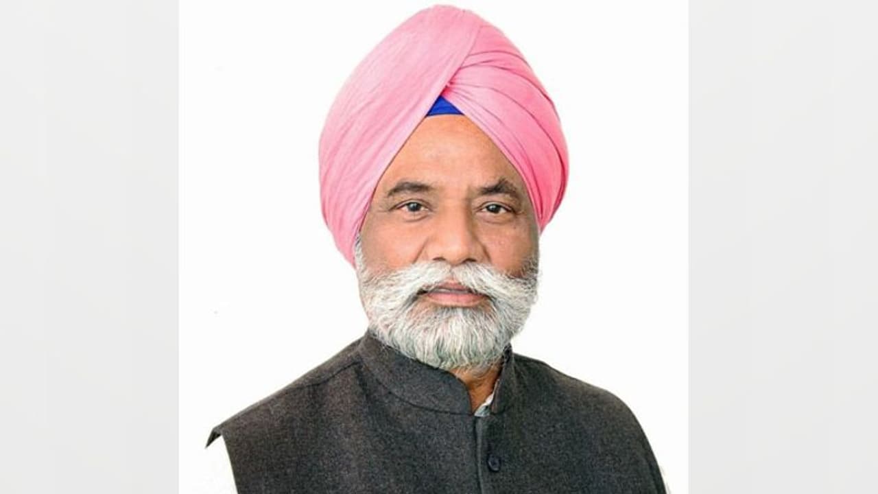 Punjab Election 2022: कांग्रेस को फिर बड़ा झटका, फगवाड़ा से 3 बार MLA रहे जोगिंदर सिंह ने पार्टी छोड़ी Punjab Election 2022: कांग्रेस को फिर बड़ा झटका, फगवाड़ा से 3 बार MLA रहे जोगिंदर सिंह ने पार्टी छोड़ी
