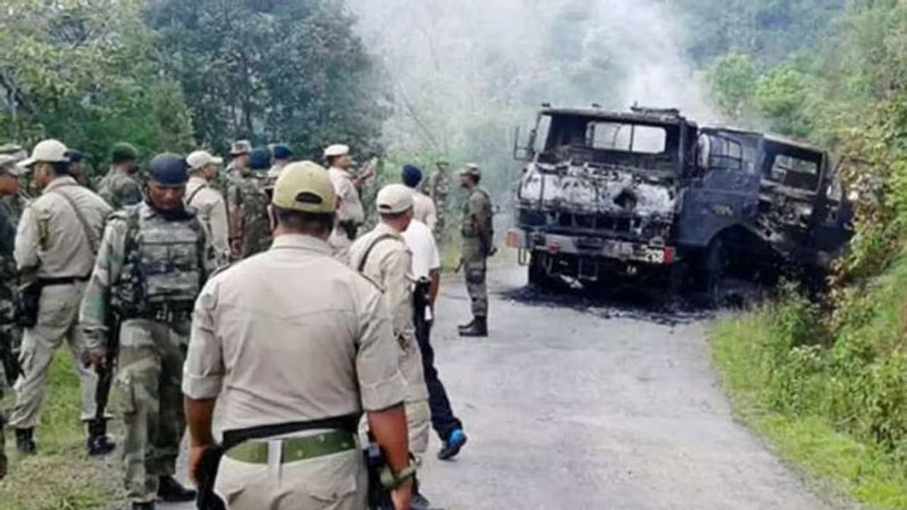 मणिपुर में भारतीय सेना के काफिले पर हमला करने वाले विद्रोहियों के खिलाफ म्यांमार ने छेड़ा अभियान मणिपुर में भारतीय सेना के काफिले पर हमला करने वाले विद्रोहियों के खिलाफ म्यांमार ने छेड़ा अभियान