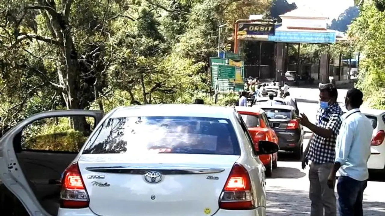 Kodaikanal crowd :கொடைக்கானல் போறிங்களா..!அனால் இது கட்டாயம் ..படையெடுக்கும் சுற்றுலா பயணிகள்.. Kodaikanal crowd :கொடைக்கானல் போறிங்களா..!அனால் இது கட்டாயம் ..படையெடுக்கும் சுற்றுலா பயணிகள்..