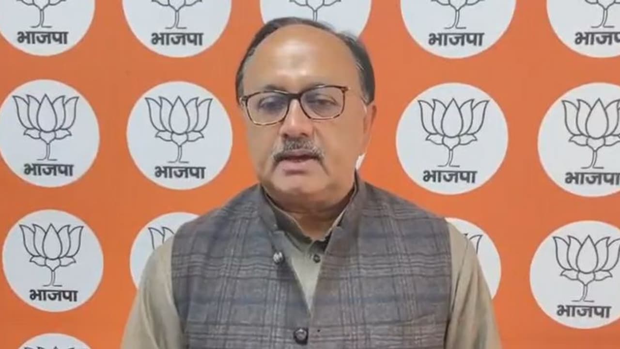 UP Assembly Election 2022 : యాదవులు, ముస్లింల కోసమే ఎస్పీ పని చేస్తోంది యూపీ మంత్రి సిద్ధార్థ్ నాథ్ UP Assembly Election 2022 : యాదవులు, ముస్లింల కోసమే ఎస్పీ పని చేస్తోంది యూపీ మంత్రి సిద్ధార్థ్ నాథ్