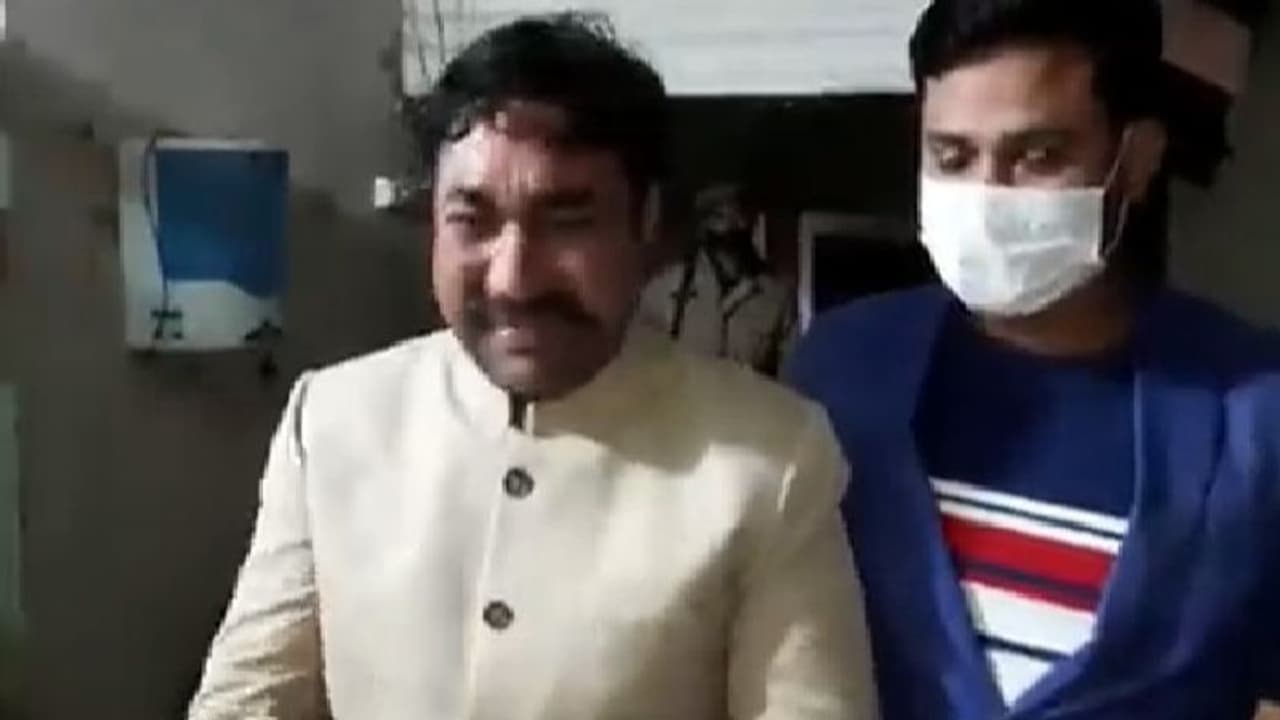 UP Polls: নির্বাচনের টিকিট মেলেনি, হাউ হাউ করে কান্না বিএসপি কর্মীর, ভাইরাল ভিডিও UP Polls: নির্বাচনের টিকিট মেলেনি, হাউ হাউ করে কান্না বিএসপি কর্মীর, ভাইরাল ভিডিও