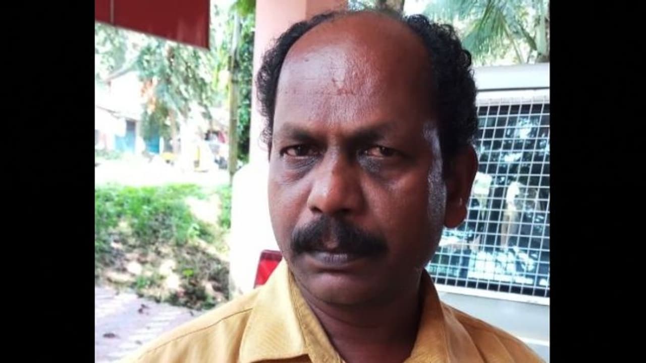 കോട്ടയത്ത് വീട് ആക്രമിച്ച ഗുണ്ടയെ വീട്ടുകാർ അടിച്ചു കൊന്നു: ഗൃഹനാഥന് ഗുരുതര പരിക്ക് കോട്ടയത്ത് വീട് ആക്രമിച്ച ഗുണ്ടയെ വീട്ടുകാർ അടിച്ചു കൊന്നു: ഗൃഹനാഥന് ഗുരുതര പരിക്ക്