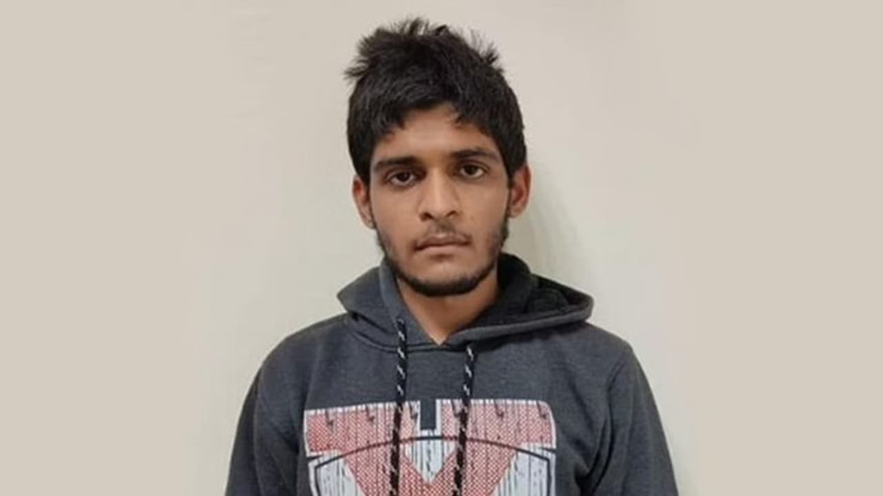 Bulli Bai app case : दिल्ली कोर्ट से मुख्य आरोपी नीरज बिश्नोई को झटका, जमानत याचिका खारिज Bulli Bai app case : दिल्ली कोर्ट से मुख्य आरोपी नीरज बिश्नोई को झटका, जमानत याचिका खारिज