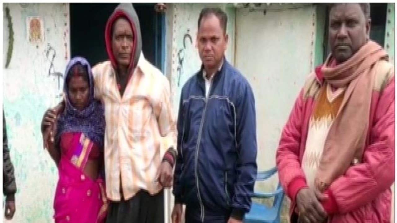 టీకా తీసుకున్నాక నయమైన పక్షవాతం.. ‘మిరాకిల్.. వైద్య నిపుణులు రీసెర్చ్ చేయాలి’ టీకా తీసుకున్నాక నయమైన పక్షవాతం.. ‘మిరాకిల్.. వైద్య నిపుణులు రీసెర్చ్ చేయాలి’