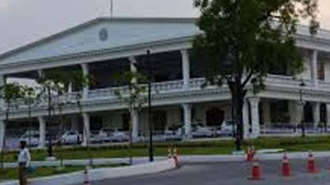 భూ పరిహరం కోసం ప్రగతి భవన్ ముందు ఆత్మహత్యాయత్నం