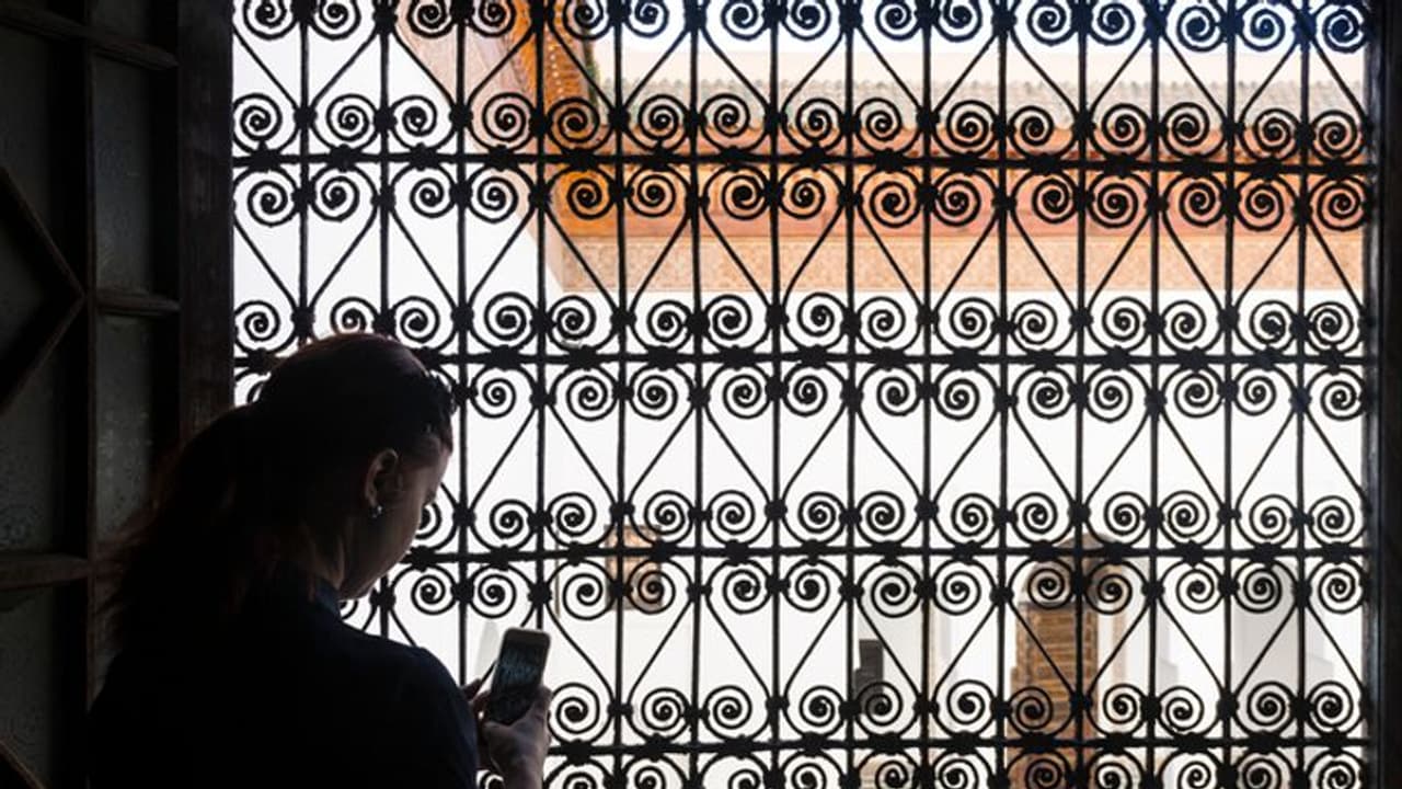 Sex for Grades : നല്ല മാര്ക്ക് കിട്ടാന് സെക്സ്, വിദ്യാര്ത്ഥിനിയോട് ശരീരം ചോദിച്ച അധ്യാപകന് കുടുങ്ങി Sex for Grades : നല്ല മാര്ക്ക് കിട്ടാന് സെക്സ്, വിദ്യാര്ത്ഥിനിയോട് ശരീരം ചോദിച്ച അധ്യാപകന് കുടുങ്ങി