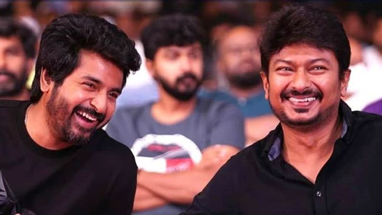 சிவகார்த்திகேயன் வைத்த ஸ்வீட் செக்..! பெருசா எதிர்பார்த்து கடுப்பான உதயநிதி ஸ்டாலின்.. சிவகார்த்திகேயன் வைத்த ஸ்வீட் செக்..! பெருசா எதிர்பார்த்து கடுப்பான உதயநிதி ஸ்டாலின்..